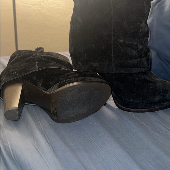 Black wet seal boots, new haven’t been used very steady - Picture 2 of 2